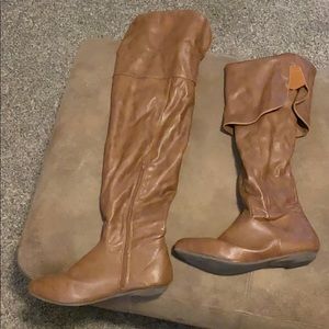 Really cool folding boots!